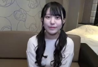 专找丶阿姨玩两小伙3P淫骚熟女，加钱再来一炮，前面口交后面扣穴，穿着高跟鞋抬腿抽插猛操